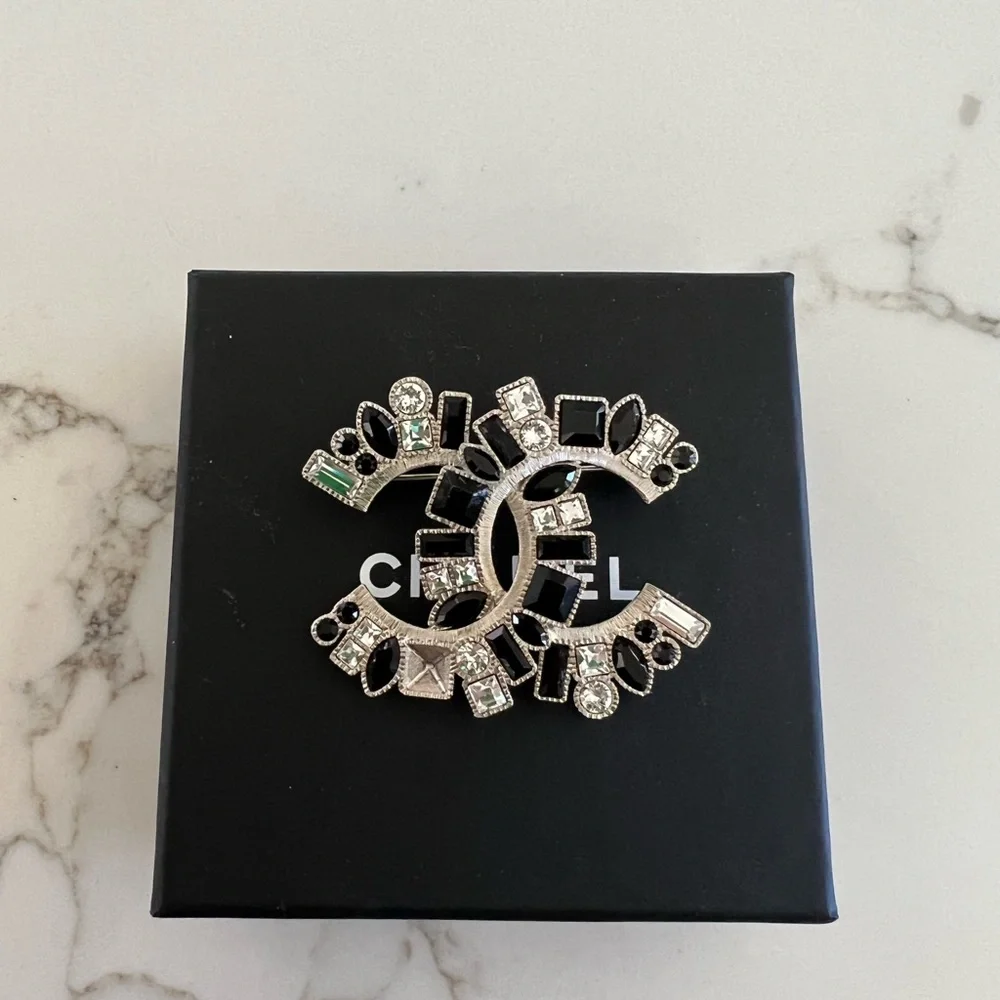 Chanel Brooch - Picture 8 of 9